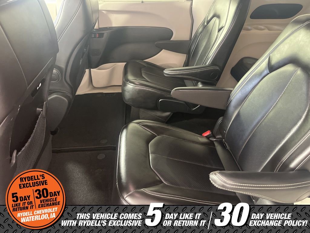 Used 2024 Chrysler Pacifica Touring-L FWD image 18