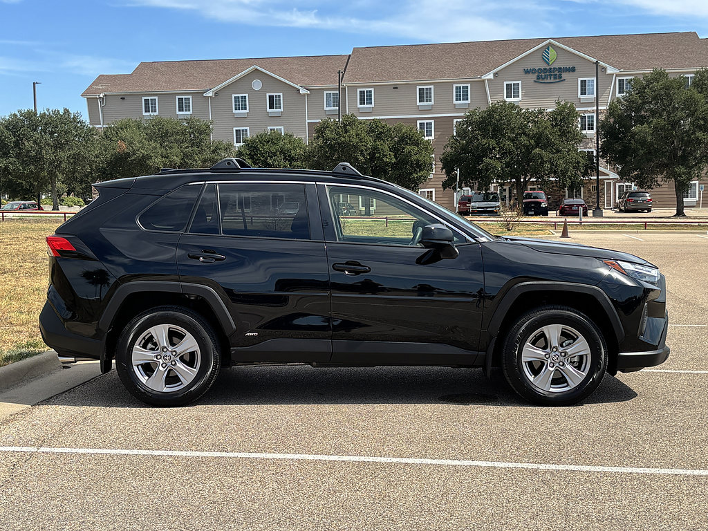 Certified 2025 Toyota RAV4 LE AWD/4WD image 6