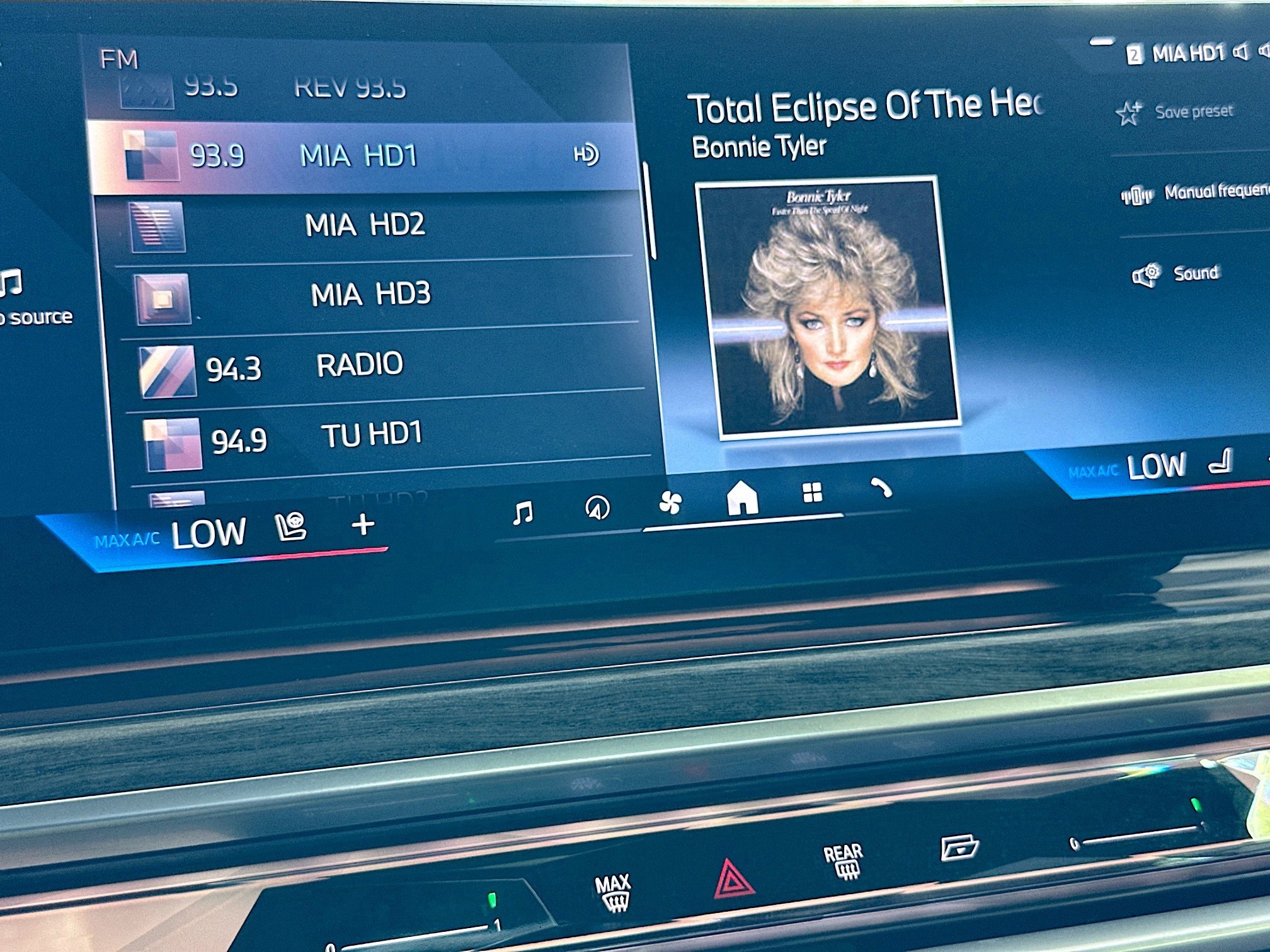 Certified 2023 BMW 740i image 15