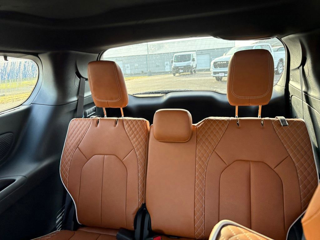 New 2026 Chrysler Pacifica Pinnacle w/ Trailer Tow Group image 13