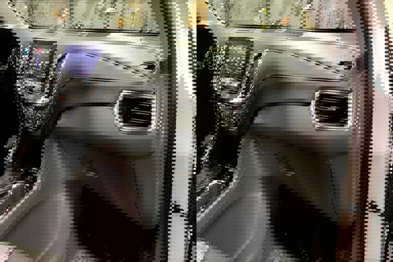 Used 2022 Chevrolet Equinox Premier image 18