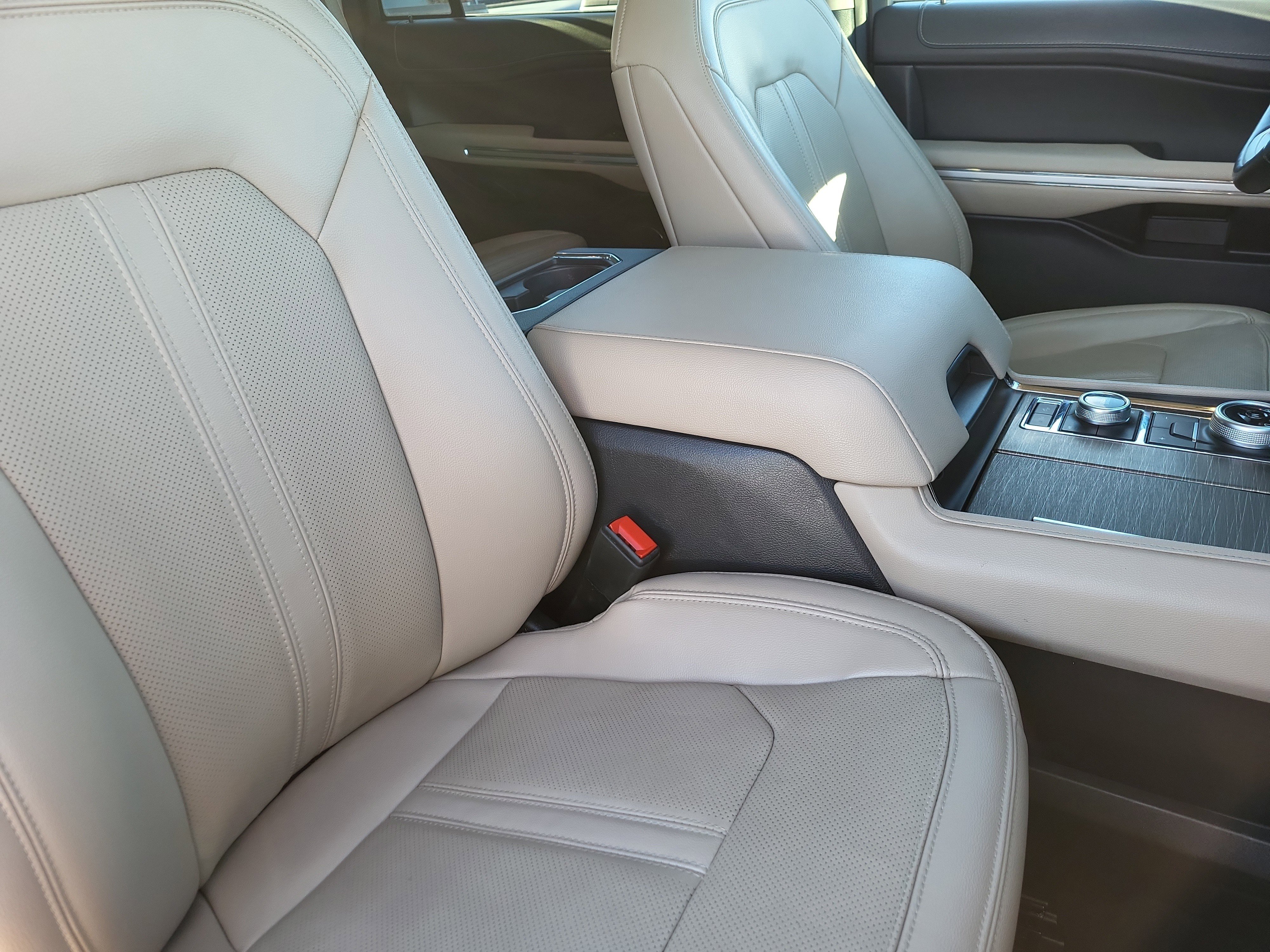 Used 2024 Ford Expedition Limited image 14