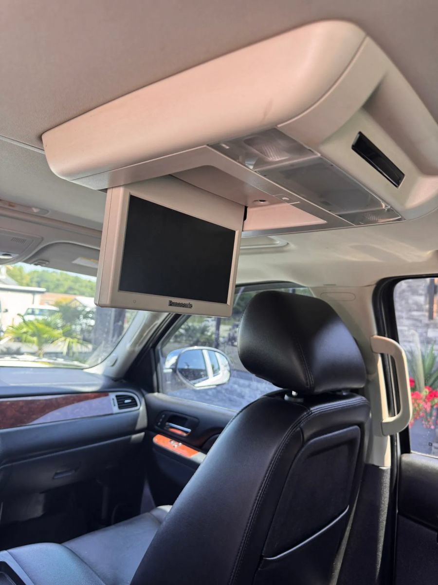 Used 2012 Chevrolet Avalanche LTZ AWD/4WD image 6