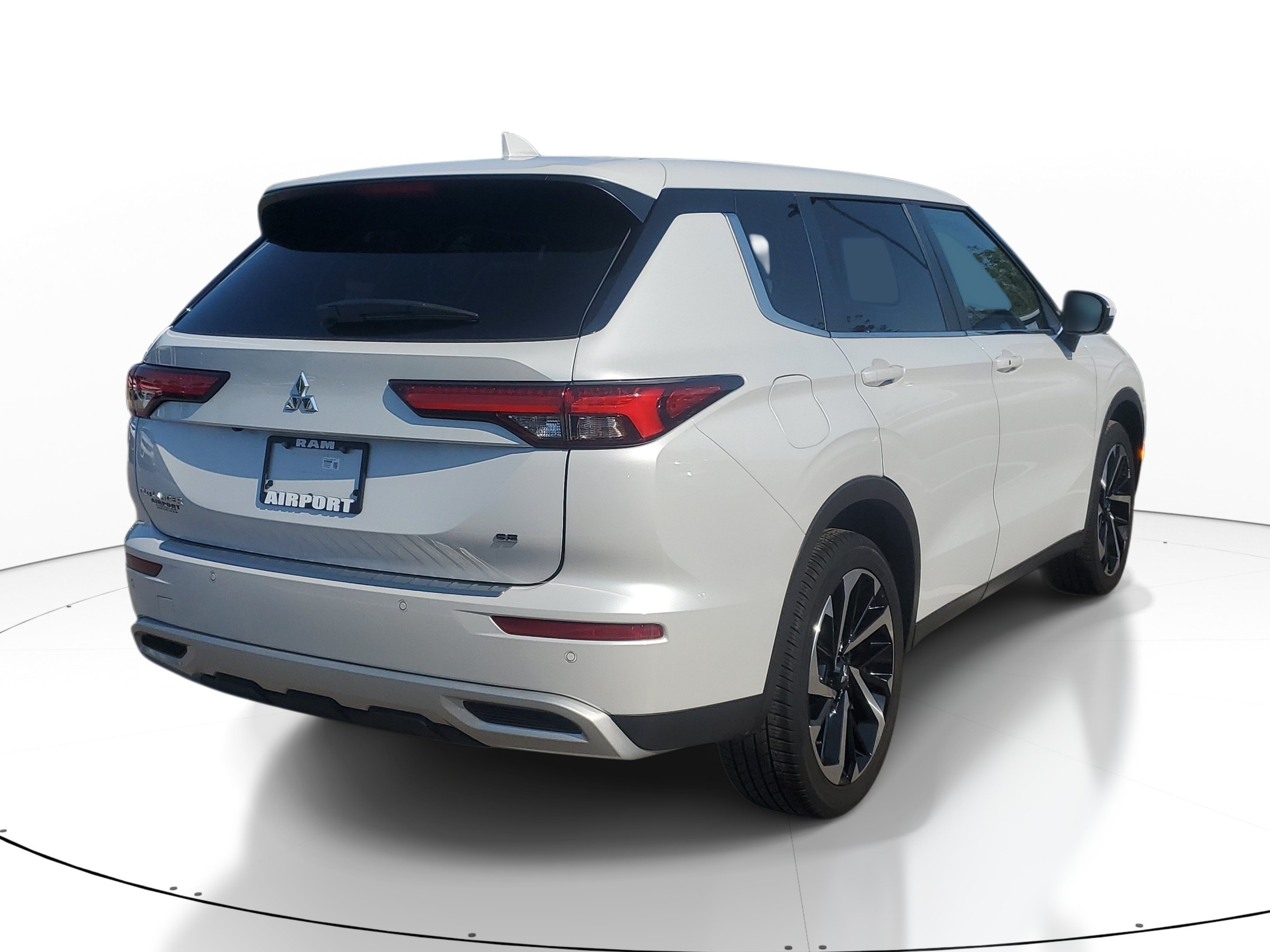 Used 2024 Mitsubishi Outlander SE FWD image 6