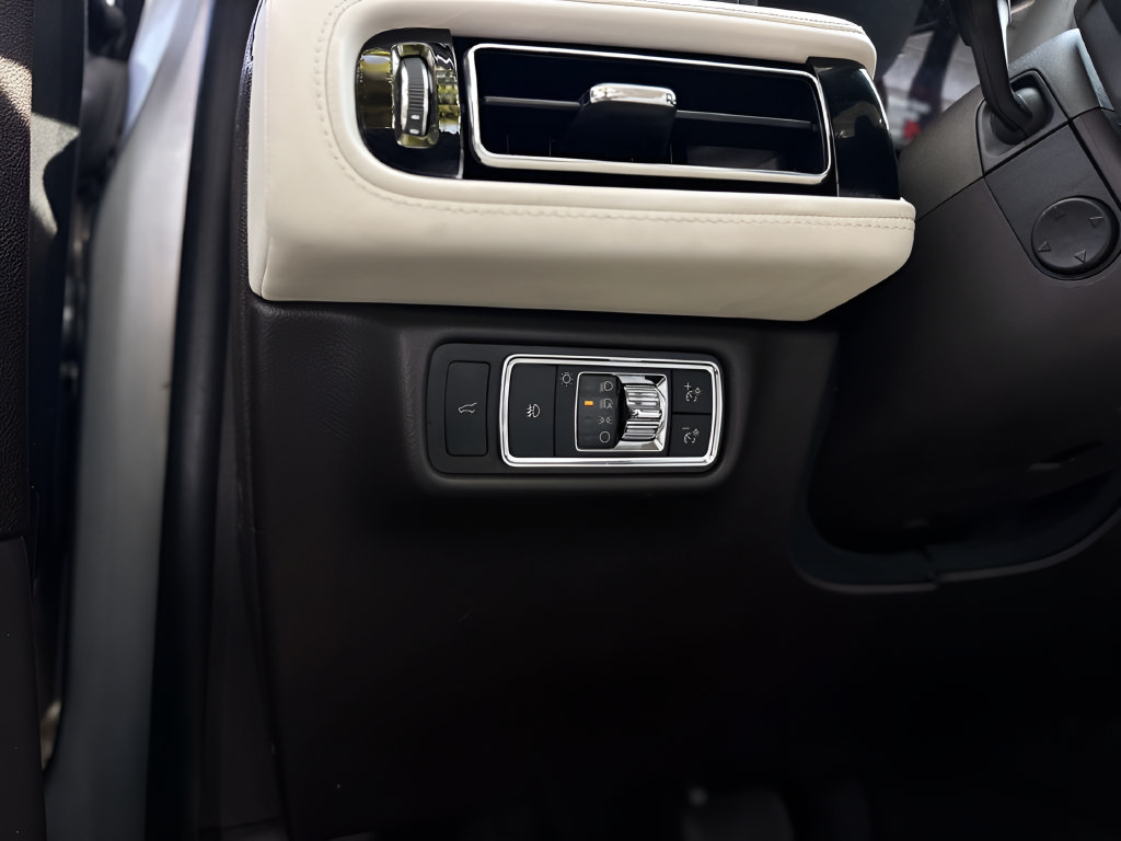Used 2023 Lincoln Aviator Black Label w/ Dynamic Handling Package AWD/4WD image 14