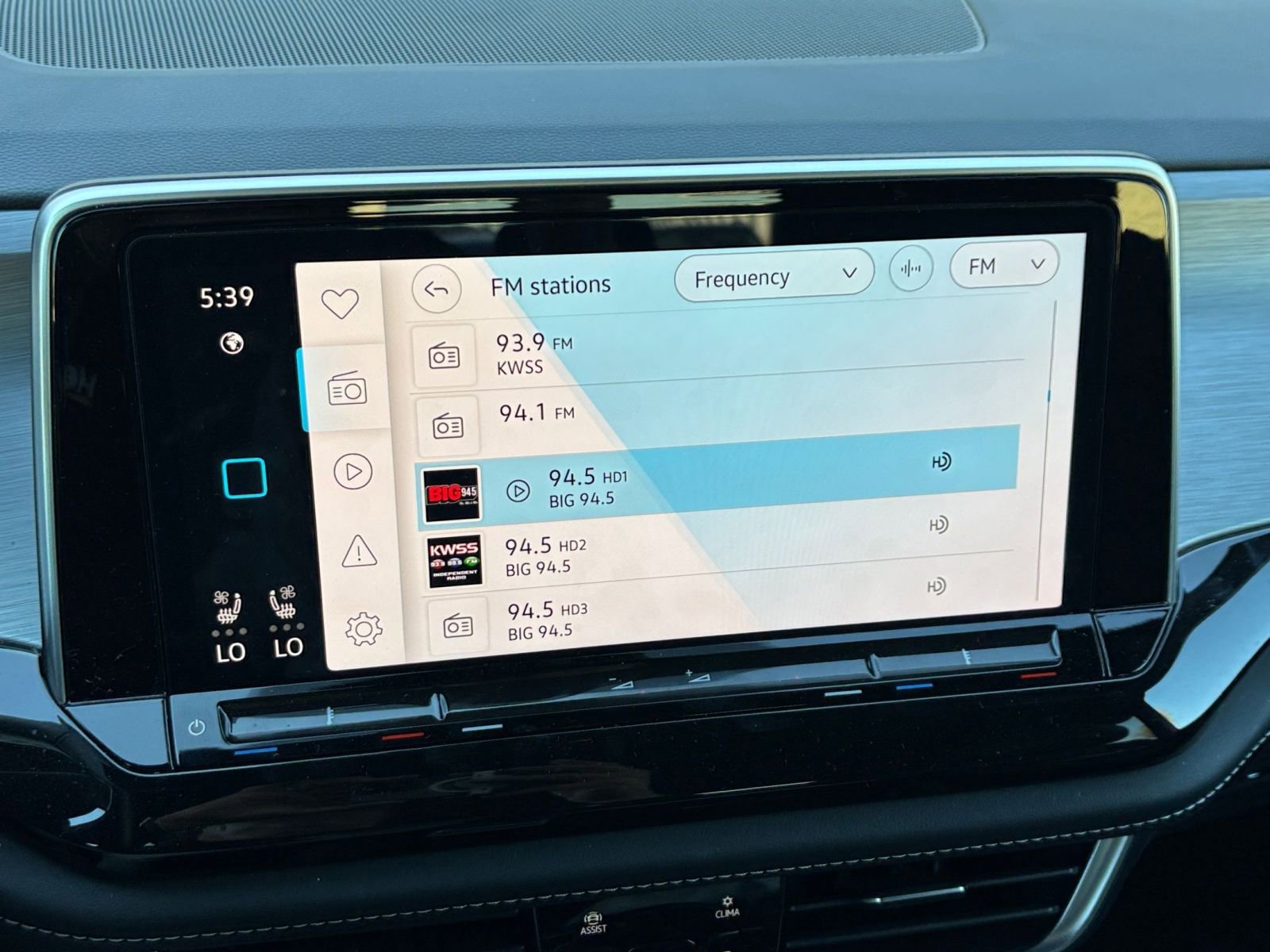 Used 2025 Volkswagen Atlas Cross Sport SE FWD image 20