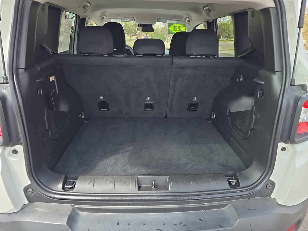 Used 2023 Jeep Renegade Latitude AWD/4WD image 24