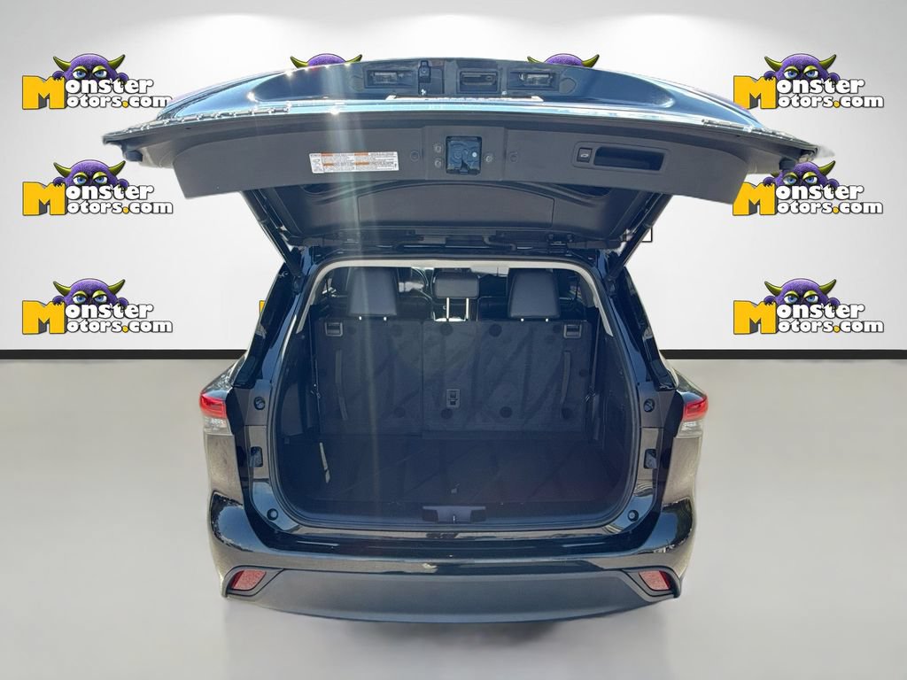 Used 2022 Toyota Highlander XLE AWD/4WD image 29