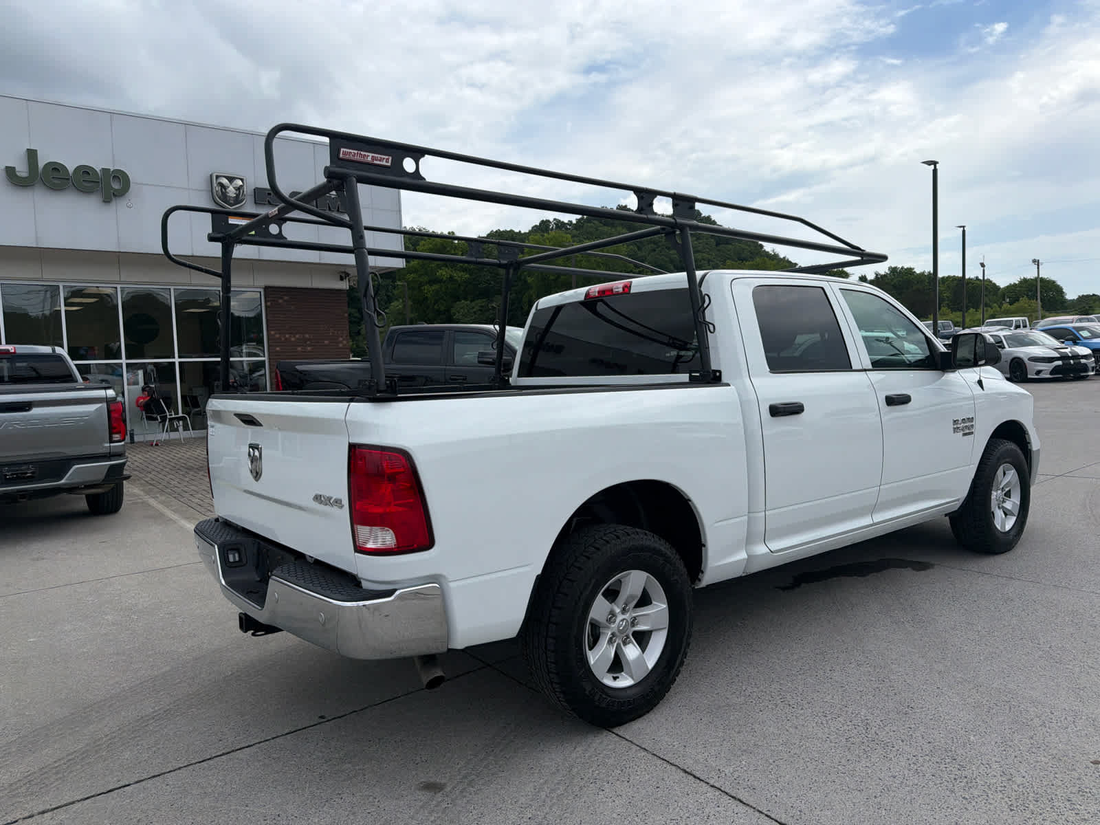 Used 2022 RAM 1500 Tradesman w/ Chrome Appearance Group AWD/4WD image 6