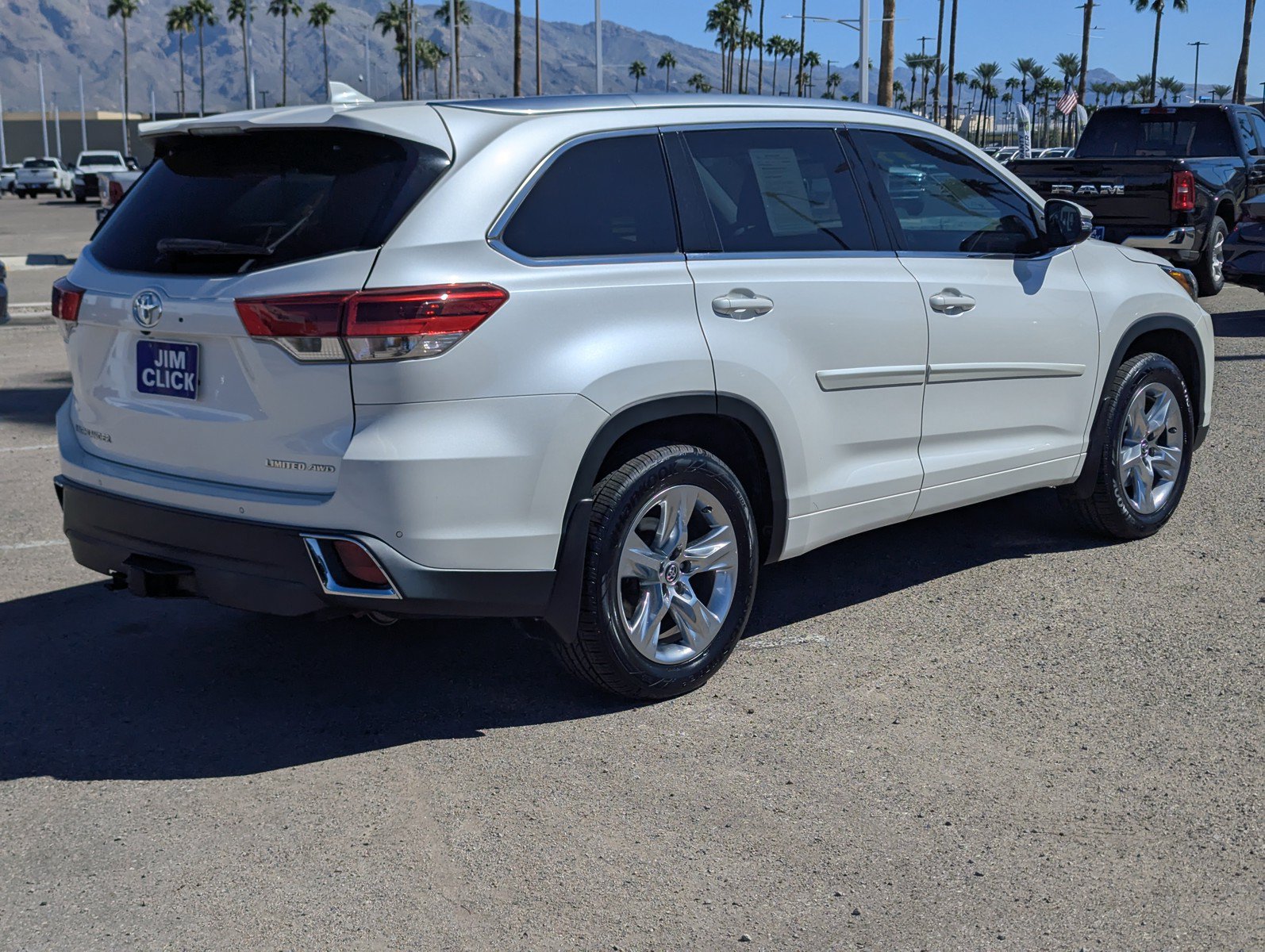 Used 2018 Toyota Highlander Limited AWD/4WD image 2