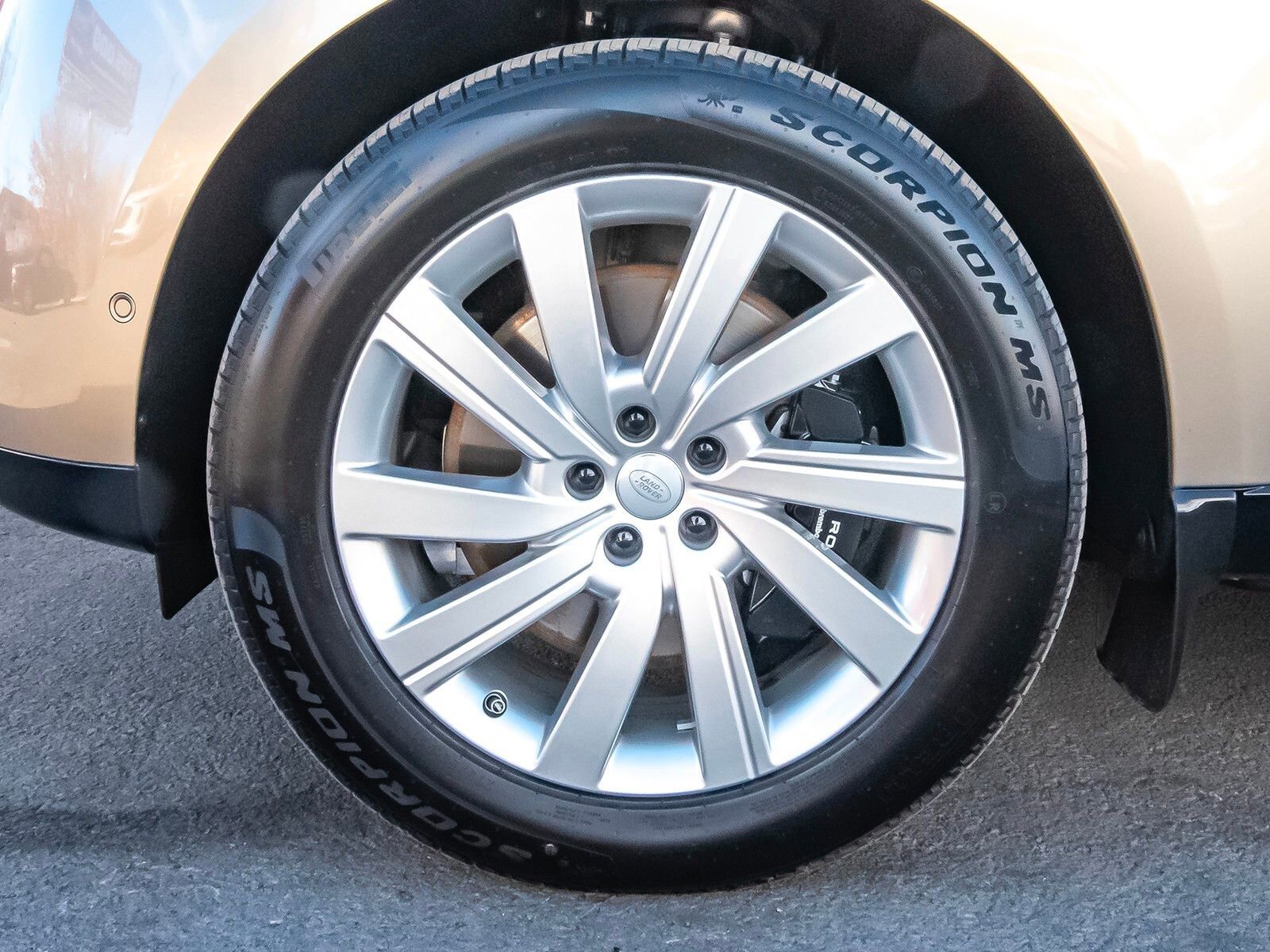 New 2025 Land Rover Range Rover SE image 53