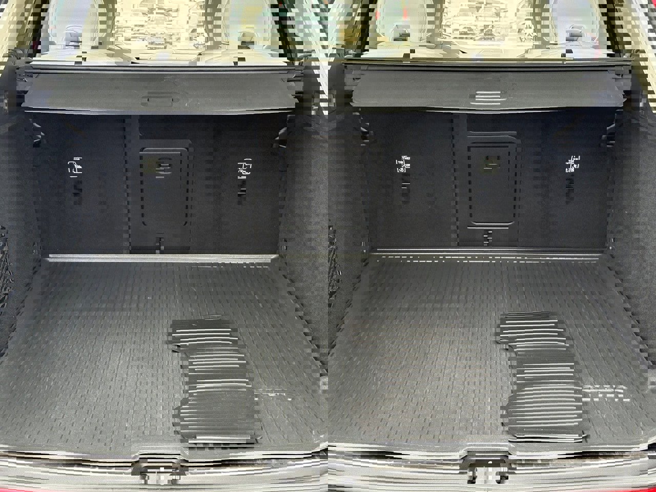 Certified 2023 Volvo XC60 B5 Ultimate w/ Climate Package image 38