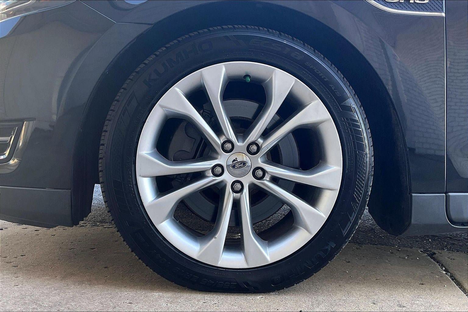 Used 2013 Ford Taurus SHO image 9
