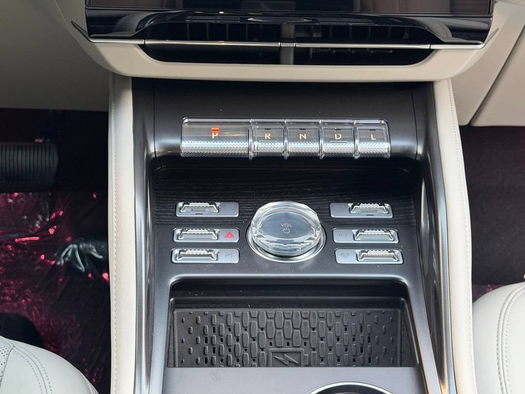 New 2026 Lincoln Nautilus Reserve w/ Jet Appearance Package AWD/4WD image 13