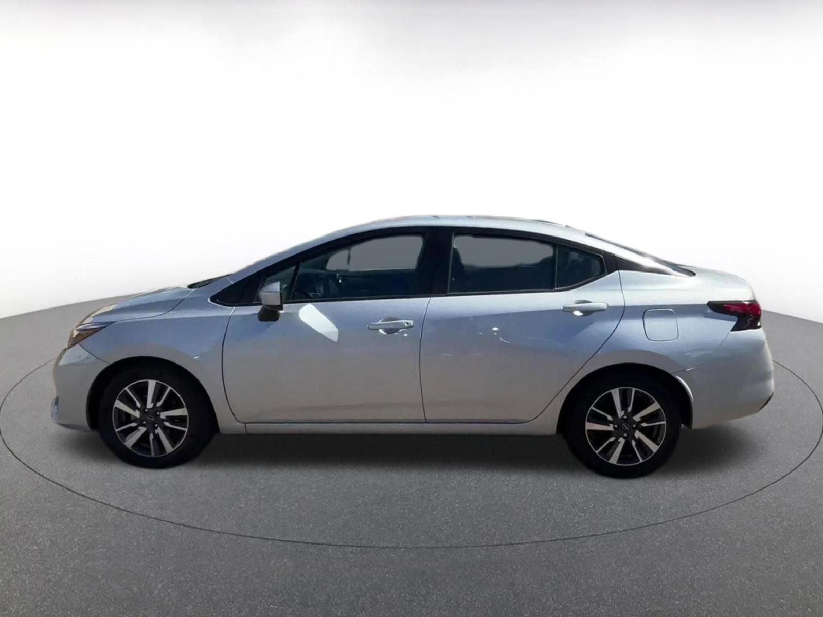 Used 2025 Nissan Versa SV image 9