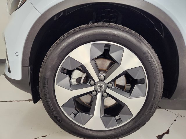 Certified 2026 Volvo XC40 B5 Plus AWD/4WD image 8