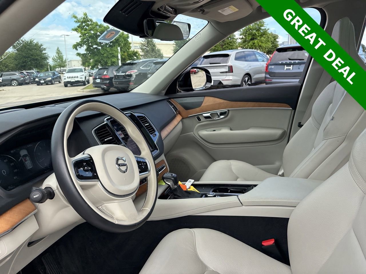 Used 2022 Volvo XC90 T6 Momentum w/ Advanced Package image 18
