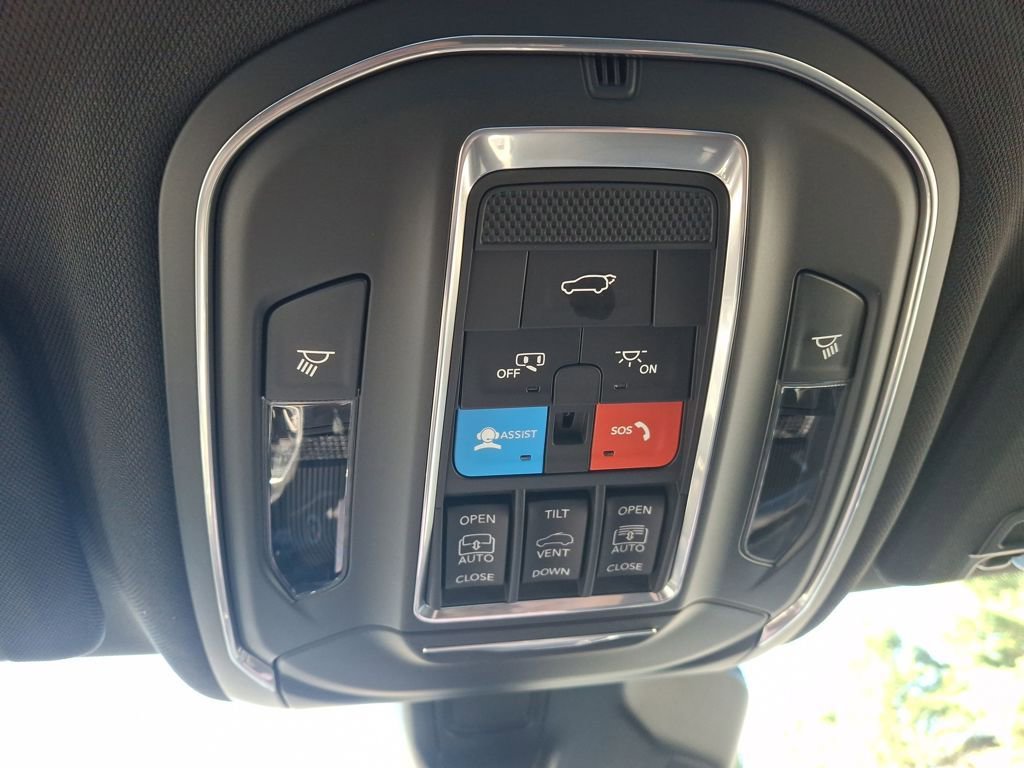 New 2025 Jeep Grand Cherokee Limited w/ Black Appearance Package image 23