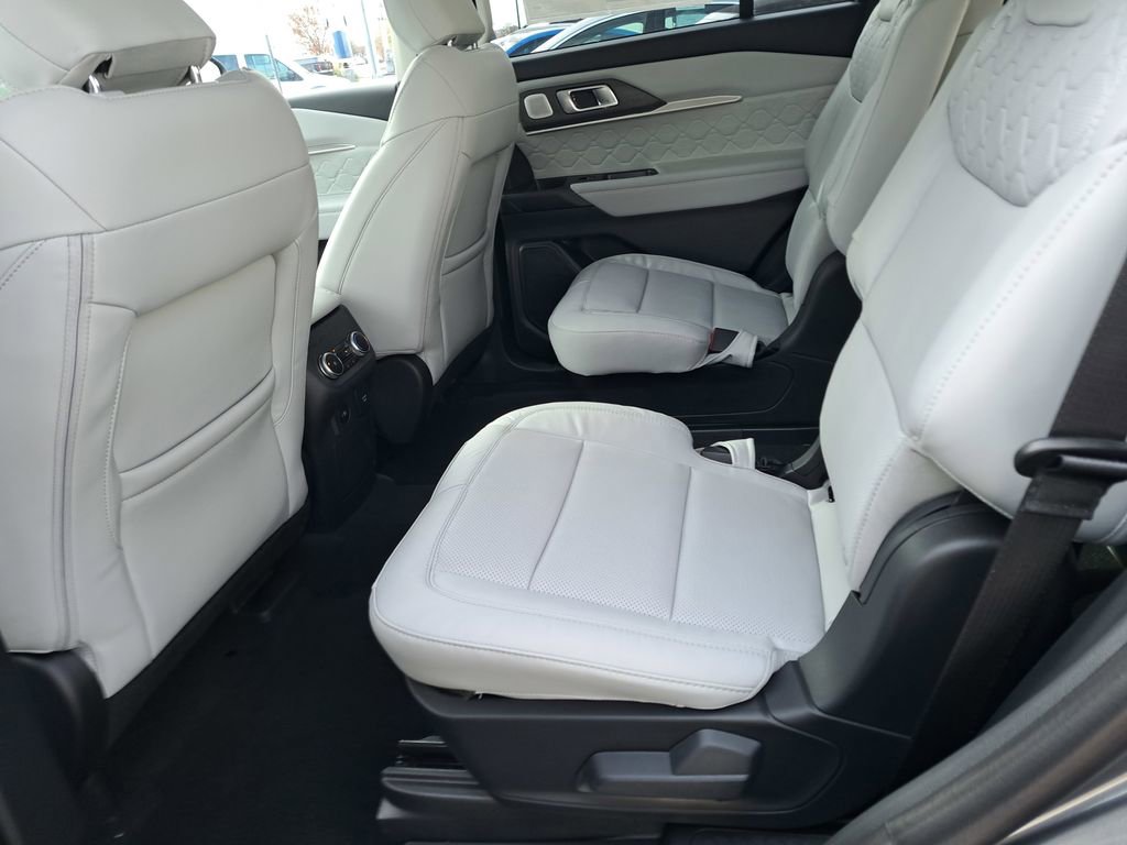 New 2026 Ford Explorer Platinum w/ LUX Leather Package image 13