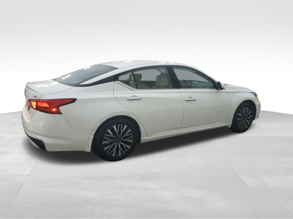 Used 2024 Nissan Altima 2.5 SV w/ SV Premium Package image 6