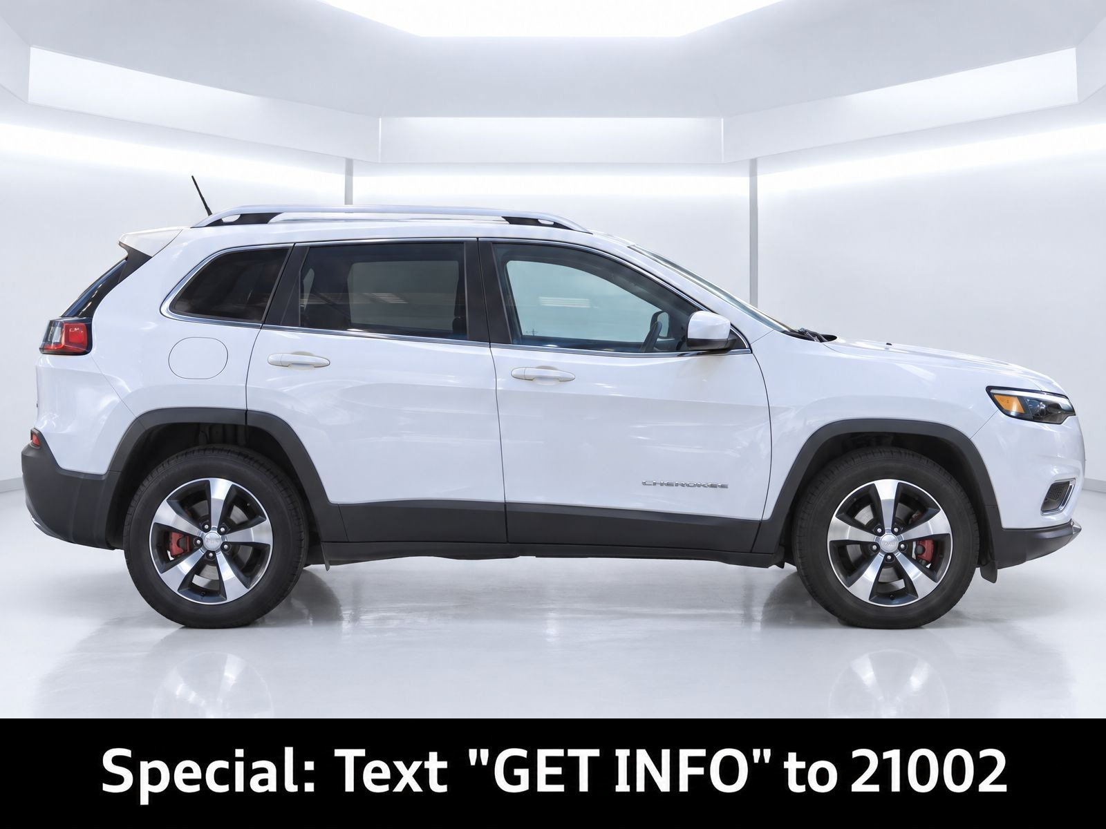 Used 2019 Jeep Cherokee Limited AWD/4WD image 3