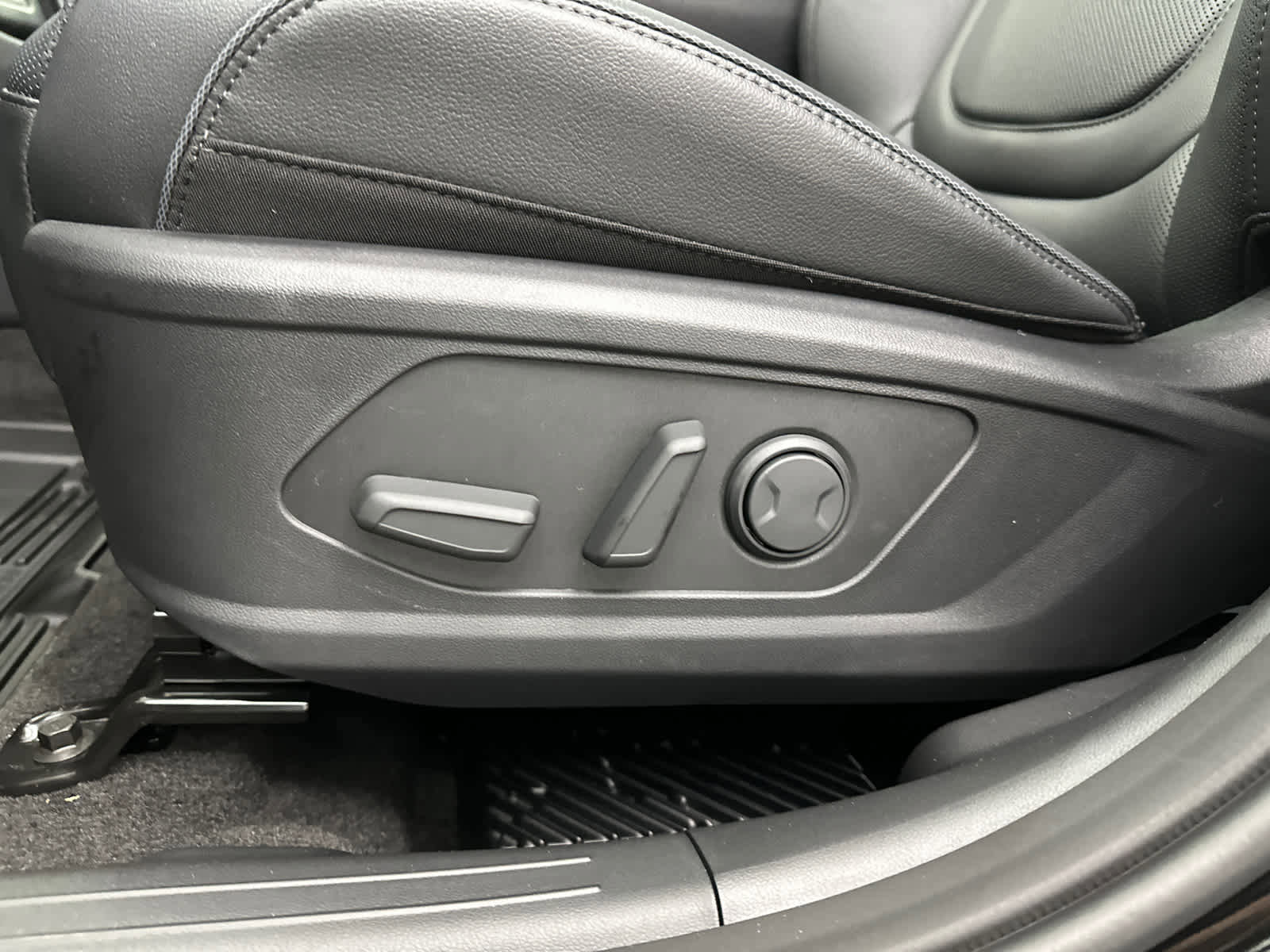 New 2025 Hyundai Tucson Limited image 10