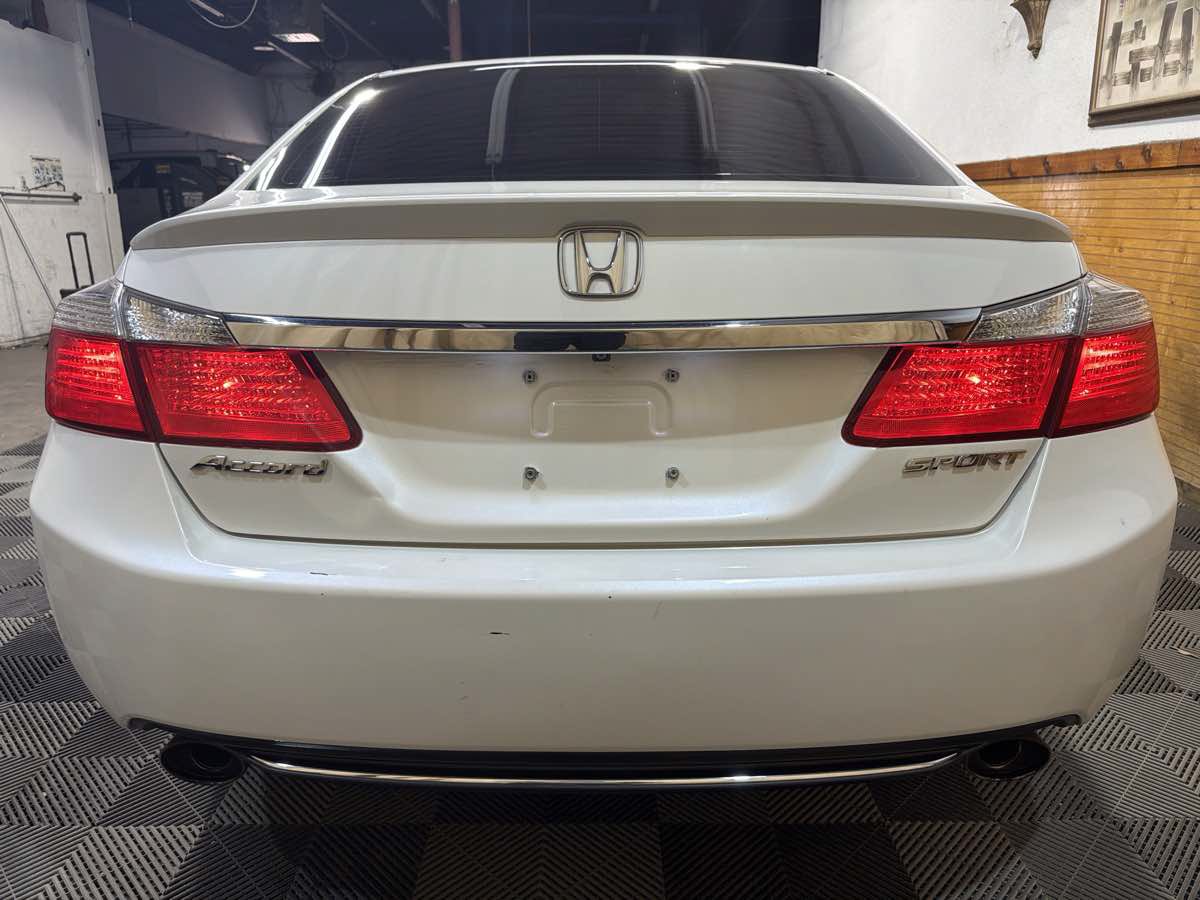 Used 2015 Honda Accord Sport image 4