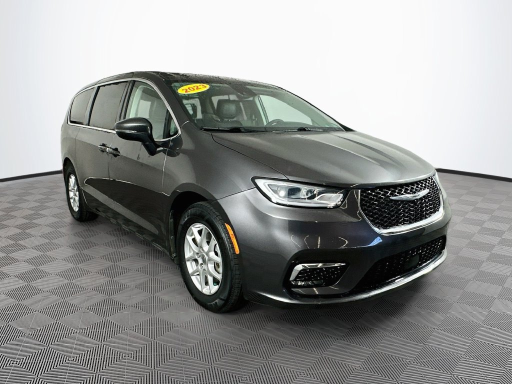 Certified 2023 Chrysler Pacifica Touring-L FWD image 2