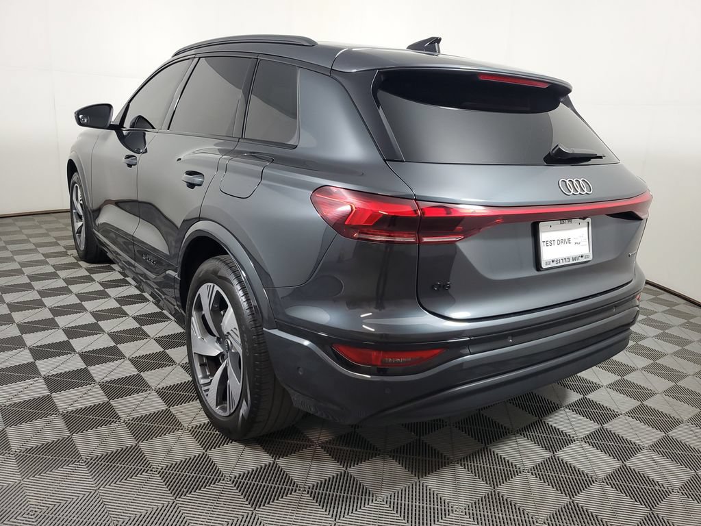 Used 2025 Audi Q6 e-tron Premium Plus w/ Premium Plus AWD/4WD image 4