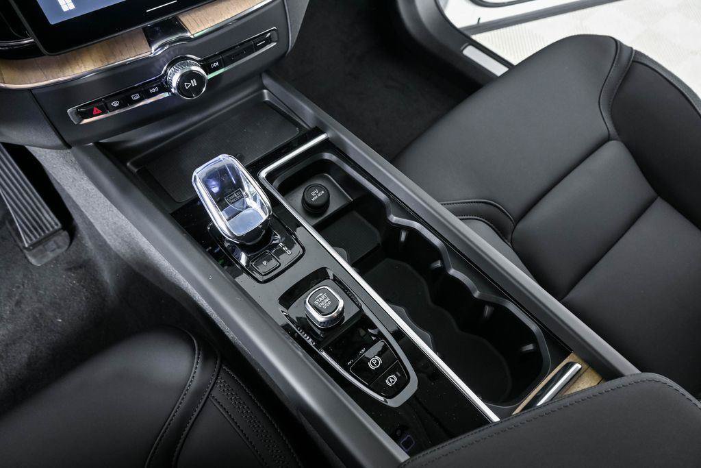 New 2026 Volvo XC60 B5 Plus w/ Protection Package Premier AWD/4WD image 15