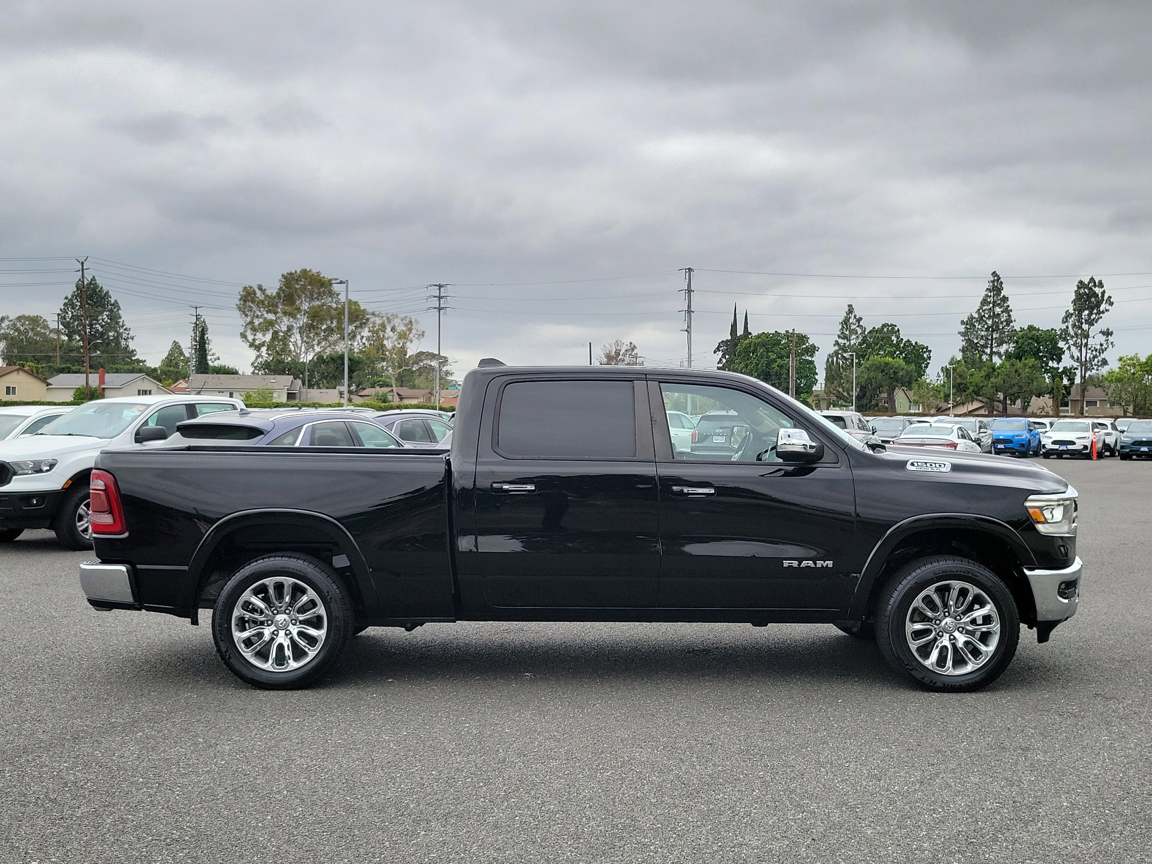 Used 2019 RAM 1500 Laramie AWD/4WD image 5