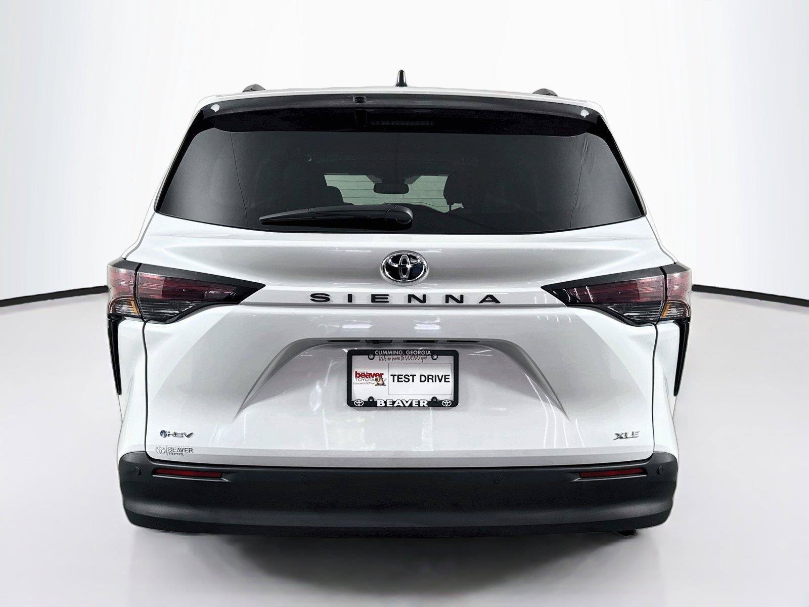 Certified 2026 Toyota Sienna XLE FWD image 12