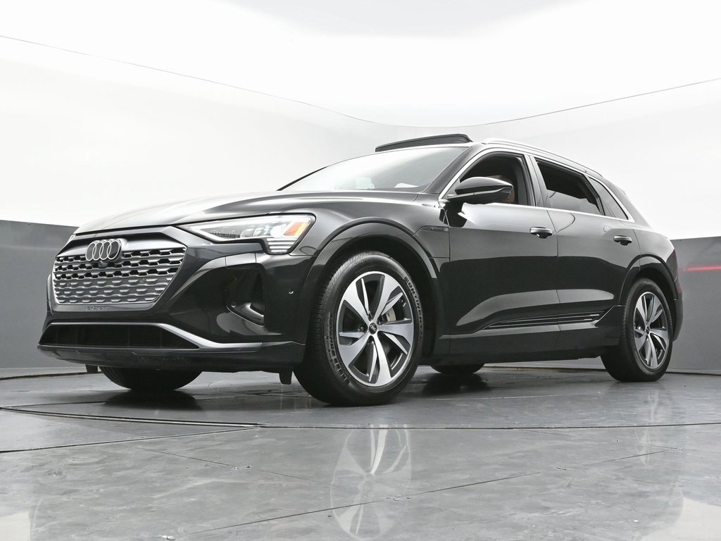 Used 2024 Audi Q8 e-tron Premium Plus image 60