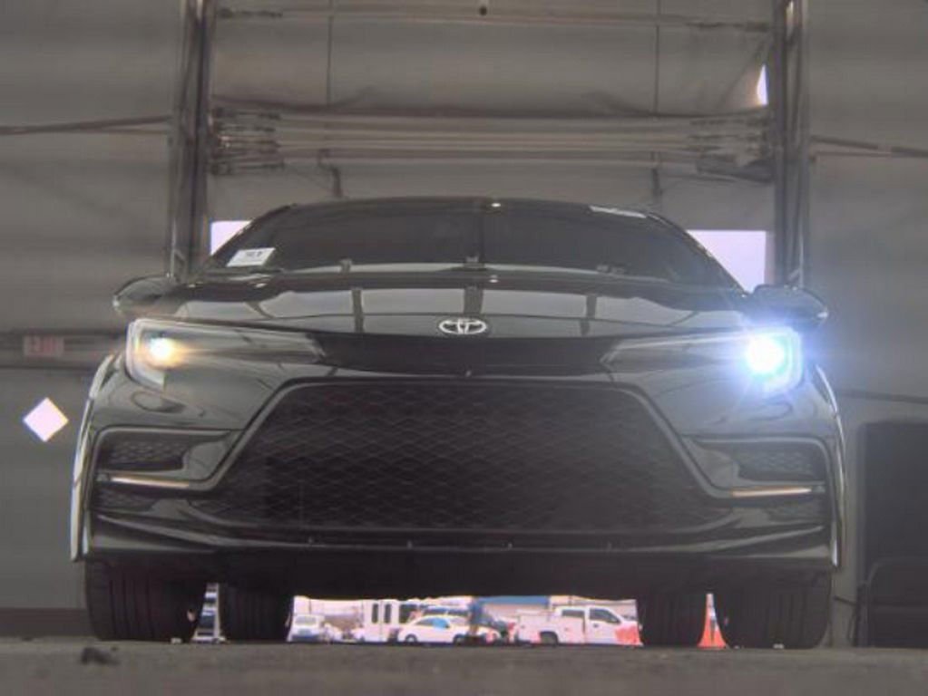 Used 2024 Toyota Corolla SE image 3