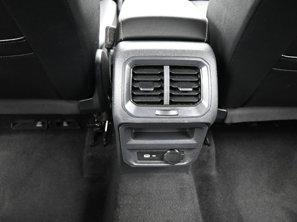 Used 2022 Volkswagen Tiguan SE image 36
