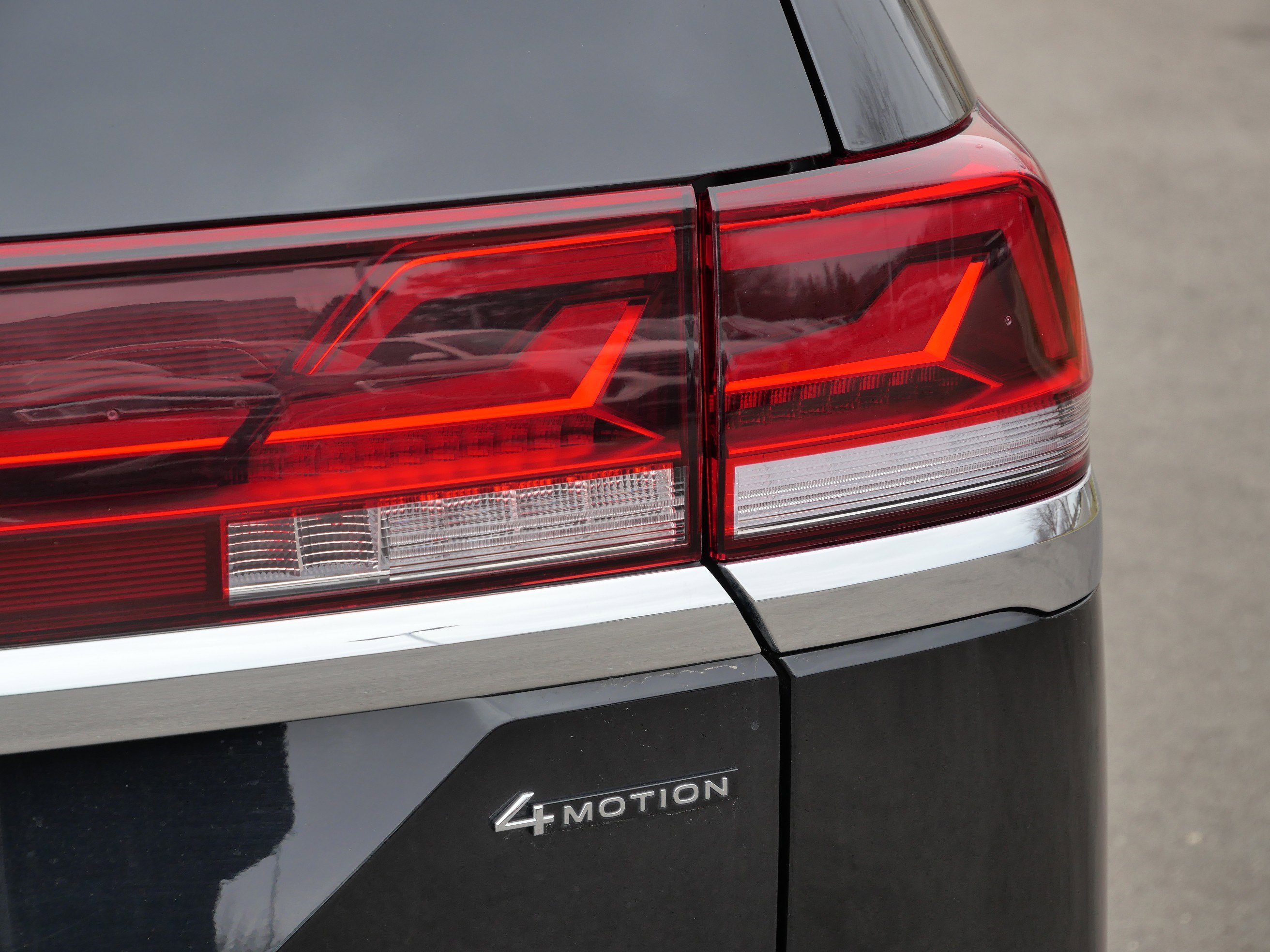 Certified 2025 Volkswagen Atlas SE image 16