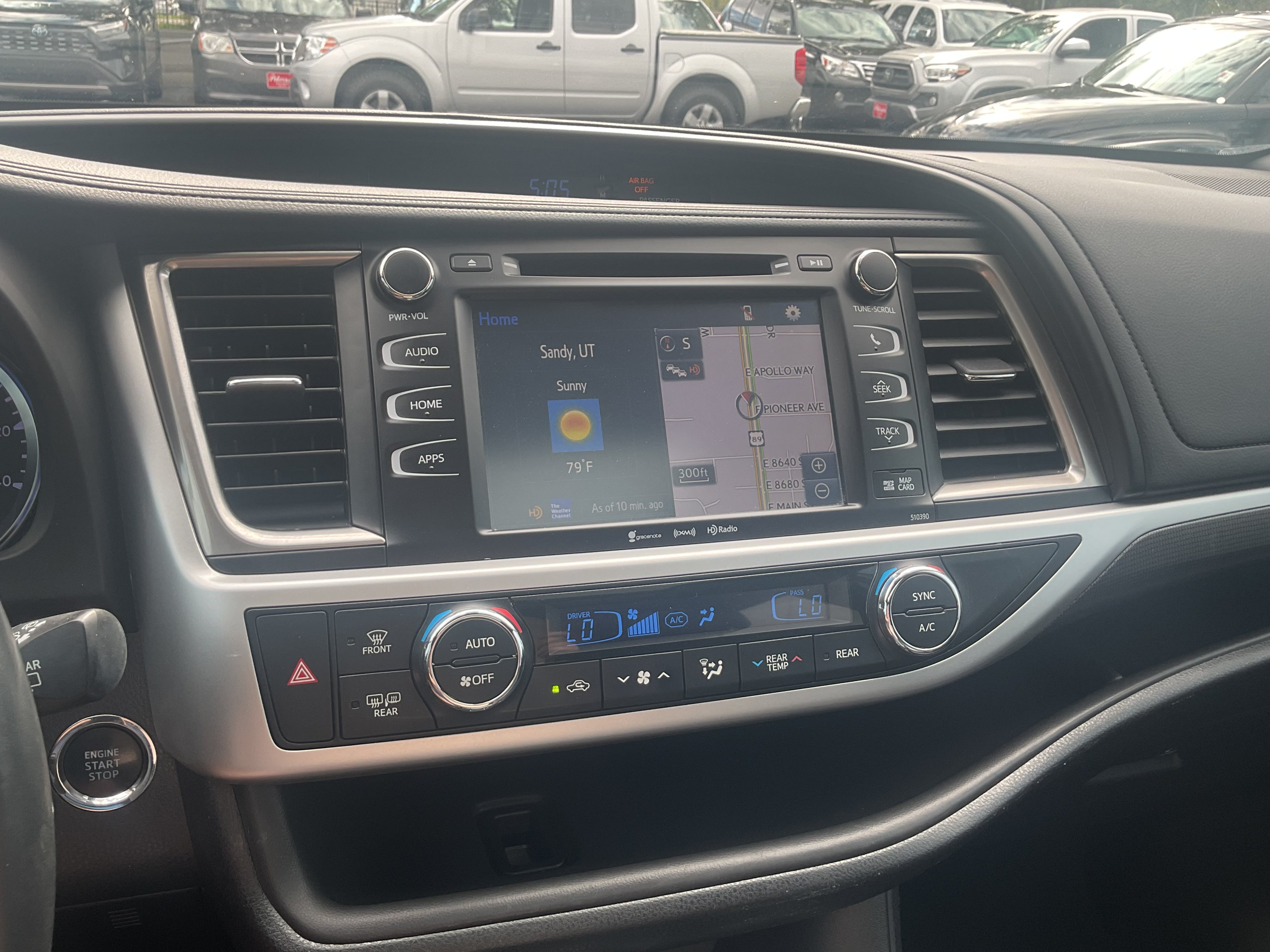 Used 2019 Toyota Highlander SE AWD/4WD image 17