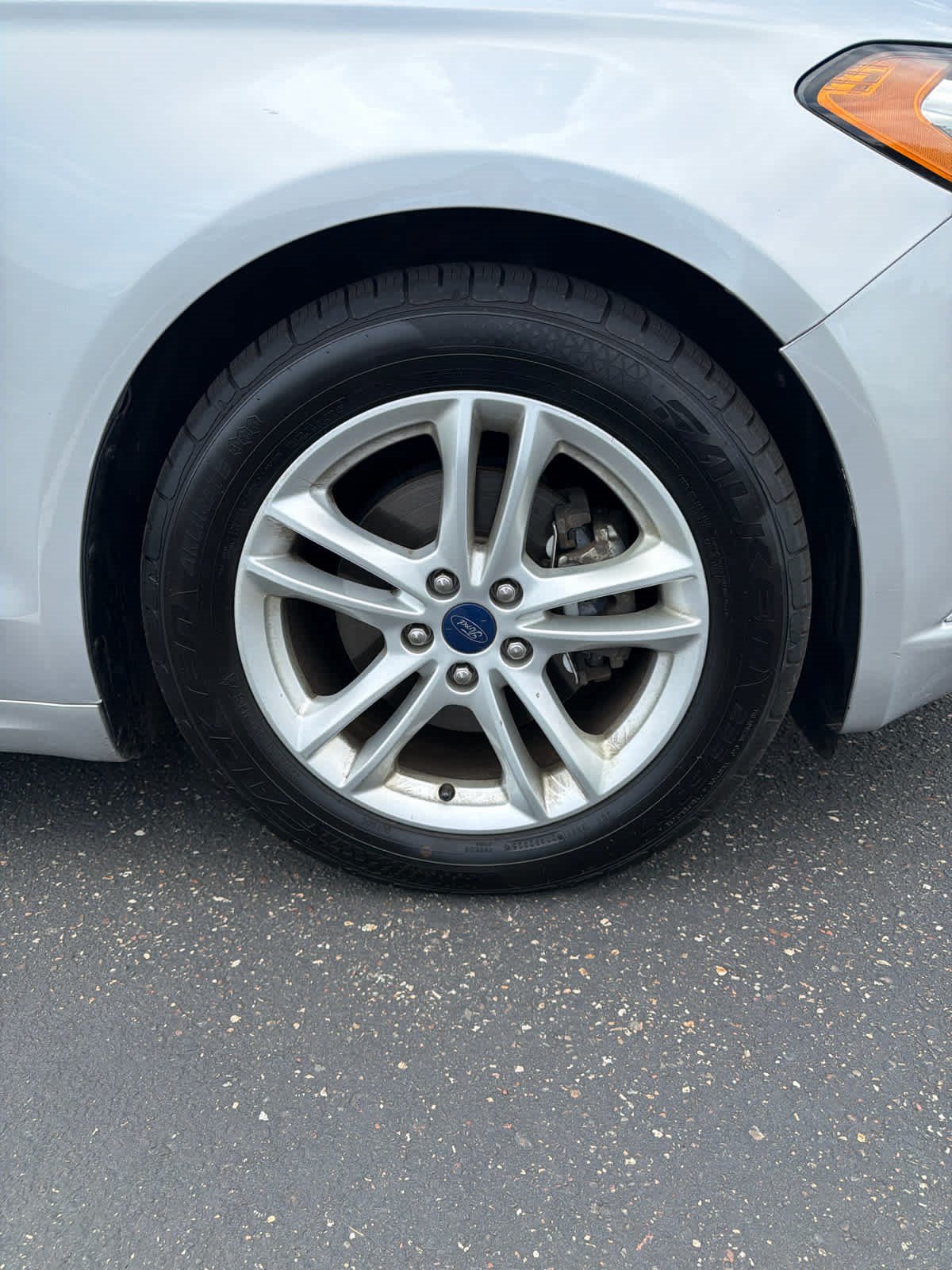 Used 2018 Ford Fusion SE w/ Fusion SE Technology Package FWD image 6