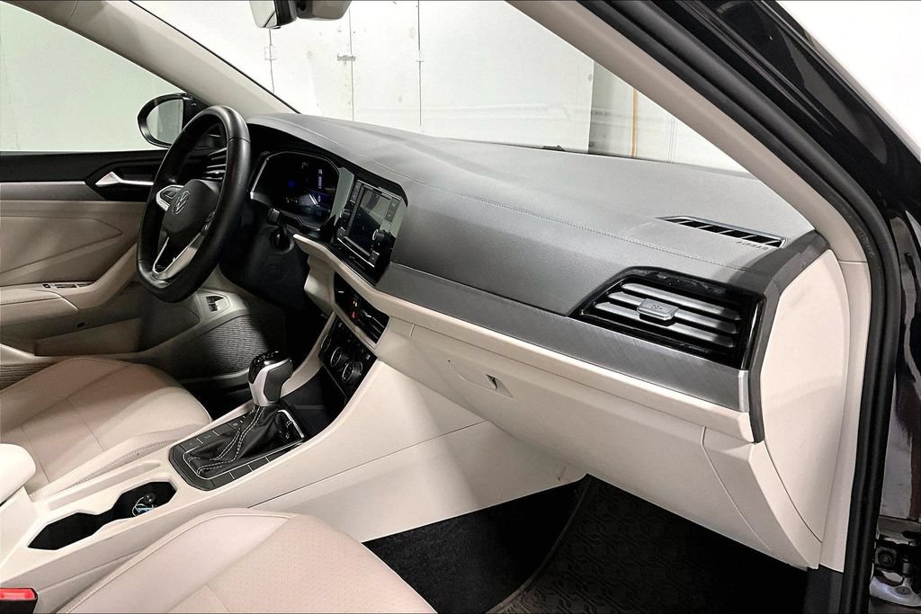 Used 2023 Volkswagen Jetta SE FWD image 19