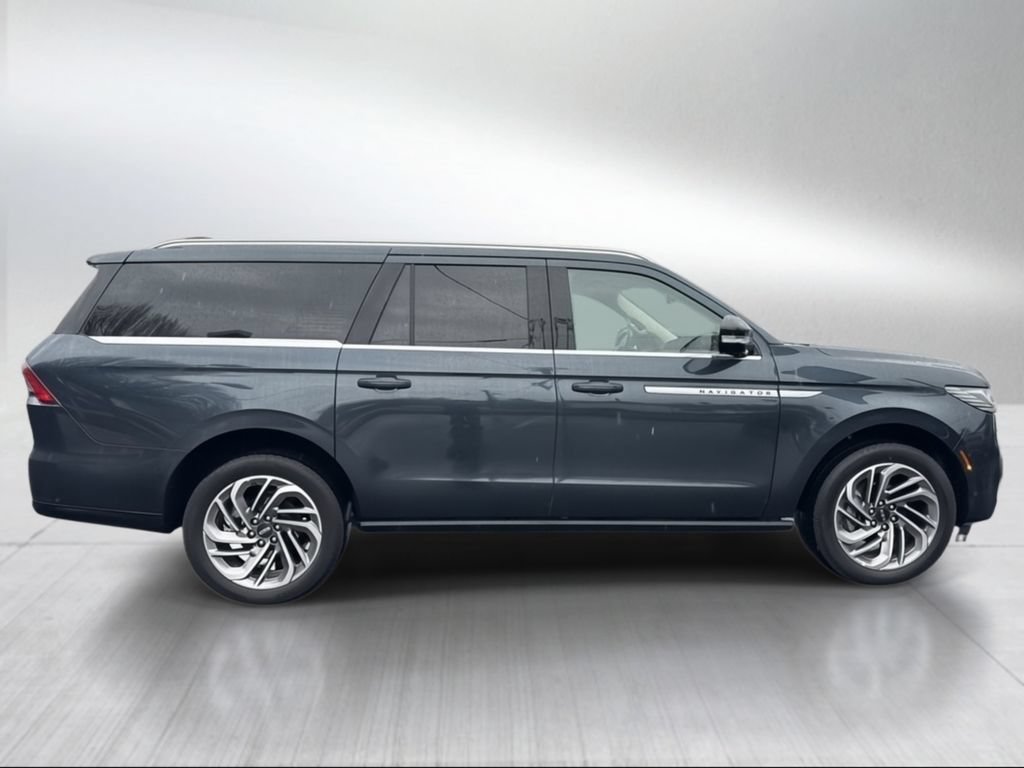 Used 2025 Lincoln Navigator L Reserve AWD/4WD image 8