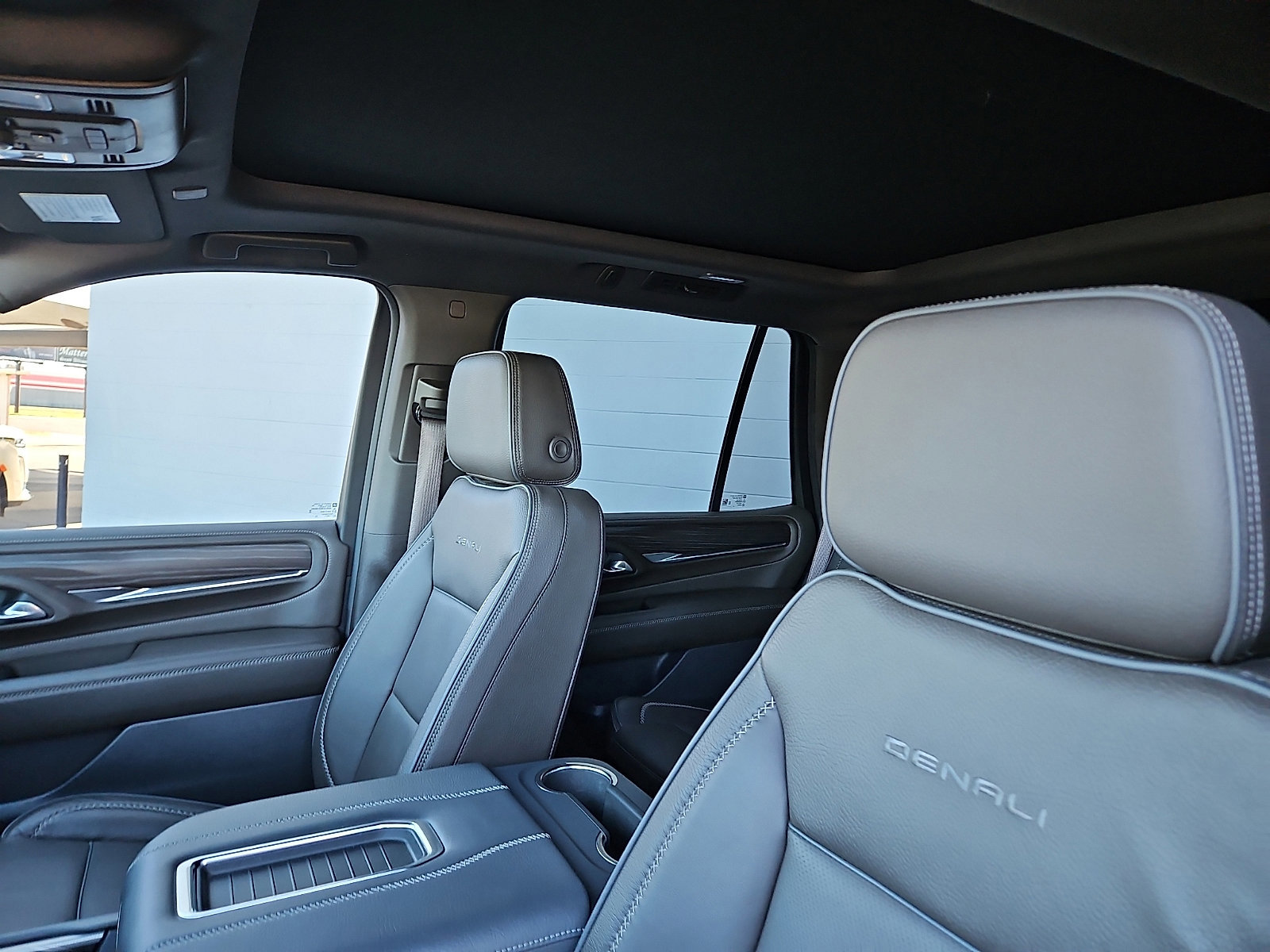 Used 2023 GMC Yukon Denali image 9