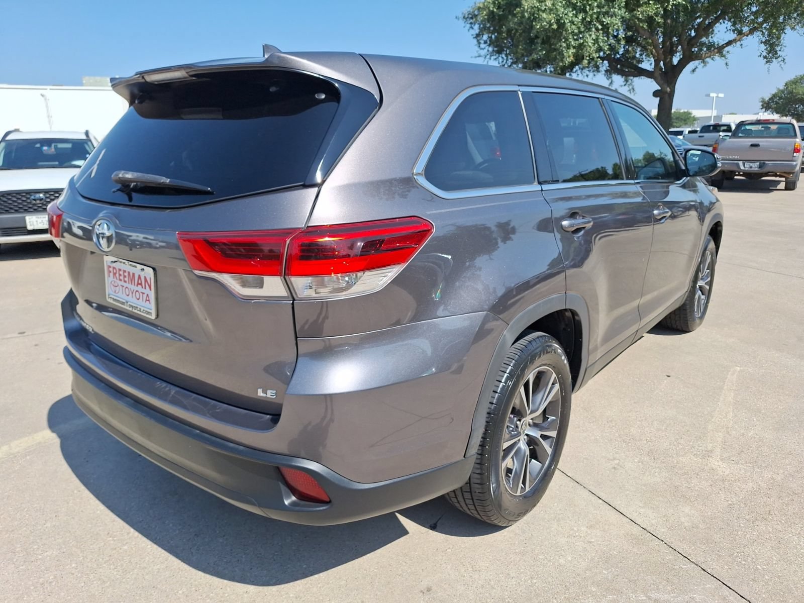 Used 2019 Toyota Highlander Plus FWD image 6