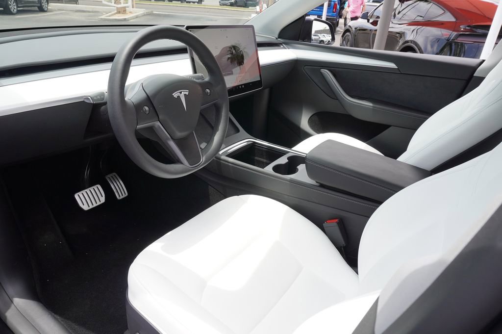 Used 2024 Tesla Model Y Performance AWD/4WD image 19
