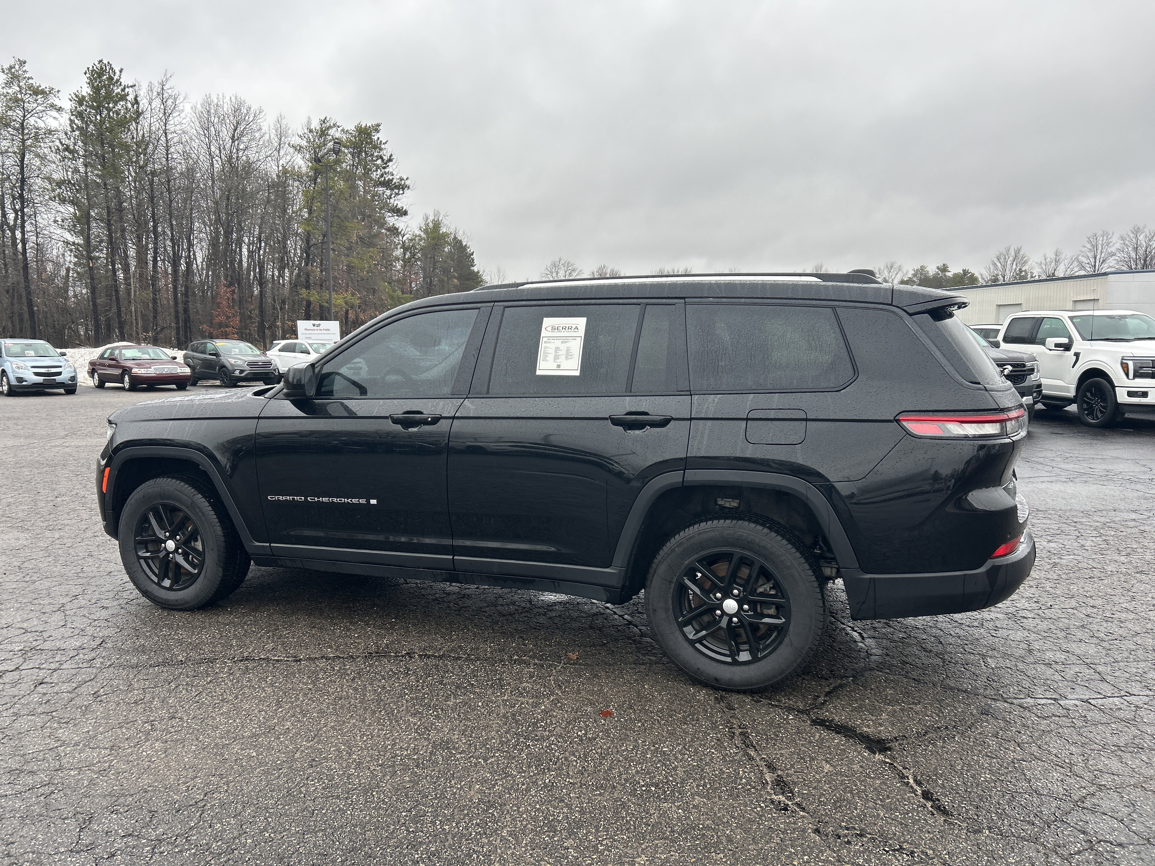 Used 2023 Jeep Grand Cherokee L Laredo AWD/4WD image 5