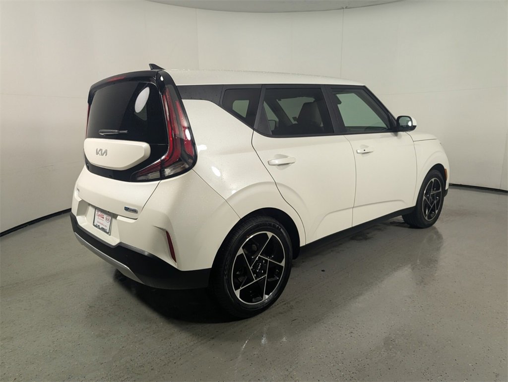 Used 2023 Kia Soul EX image 7