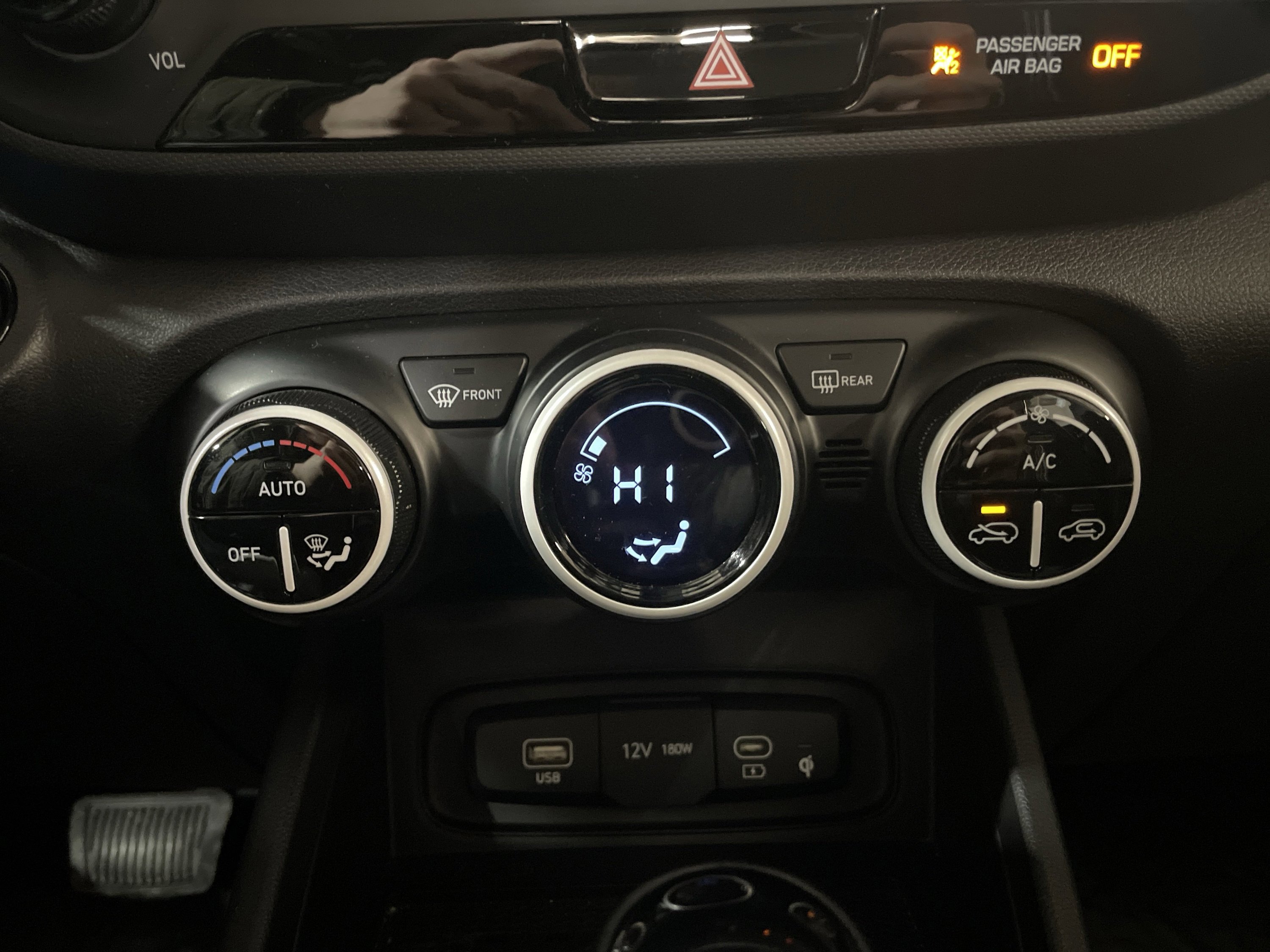 Used 2023 Hyundai Venue Limited w/ Cargo Package image 21