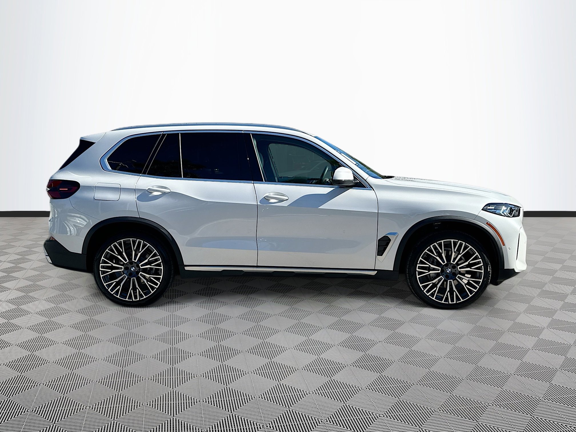 New 2026 BMW X5 sDrive40i w/ Premium Package