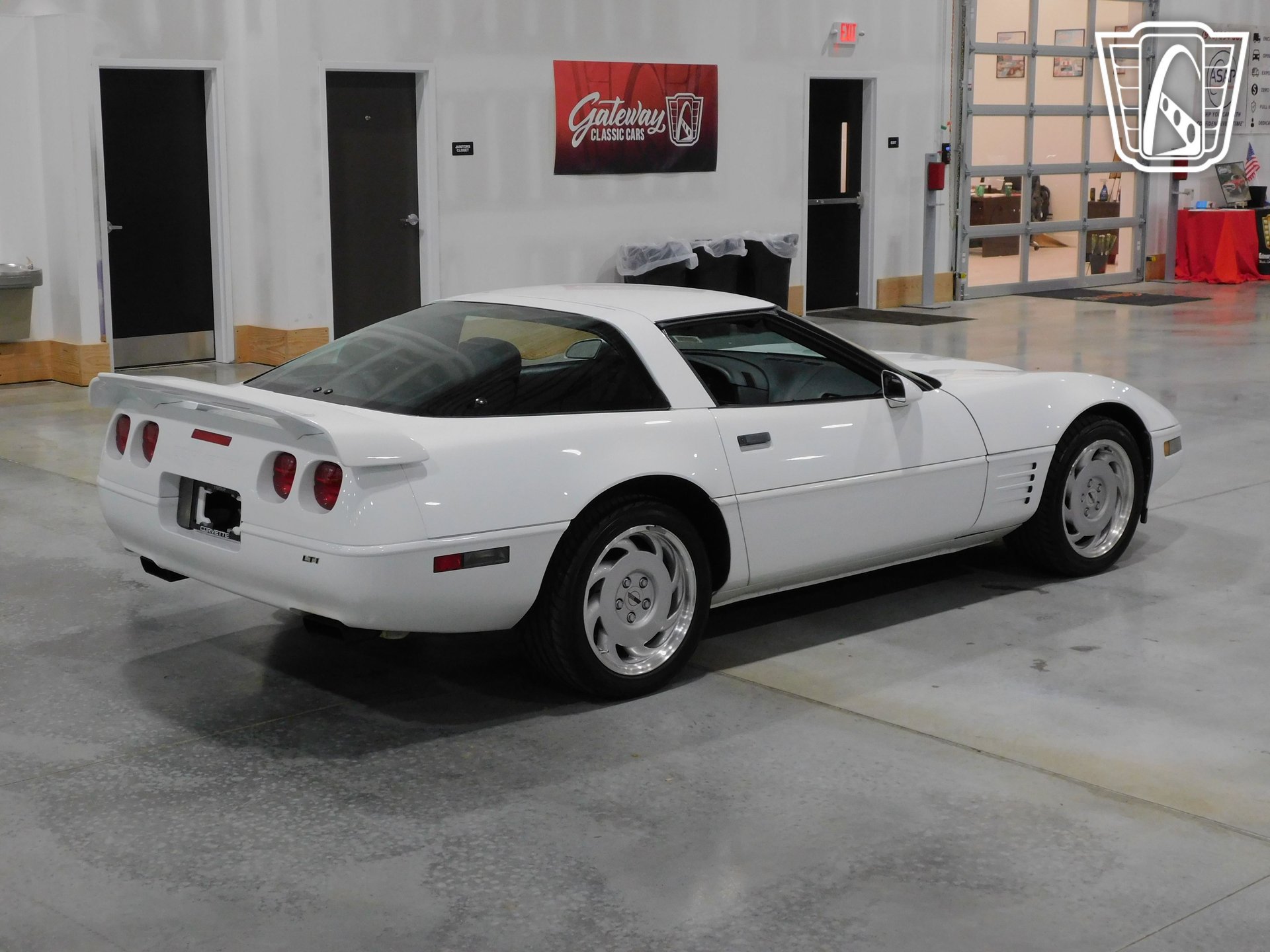 Used 1992 Chevrolet Corvette Coupe RWD image 33
