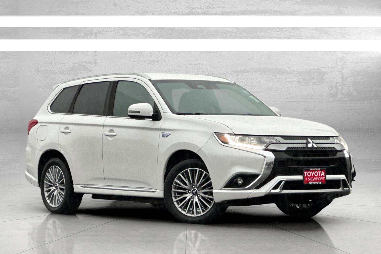 Used 2020 Mitsubishi Outlander SEL image 2