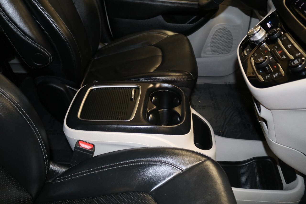 Used 2023 Chrysler Pacifica Touring-L image 51